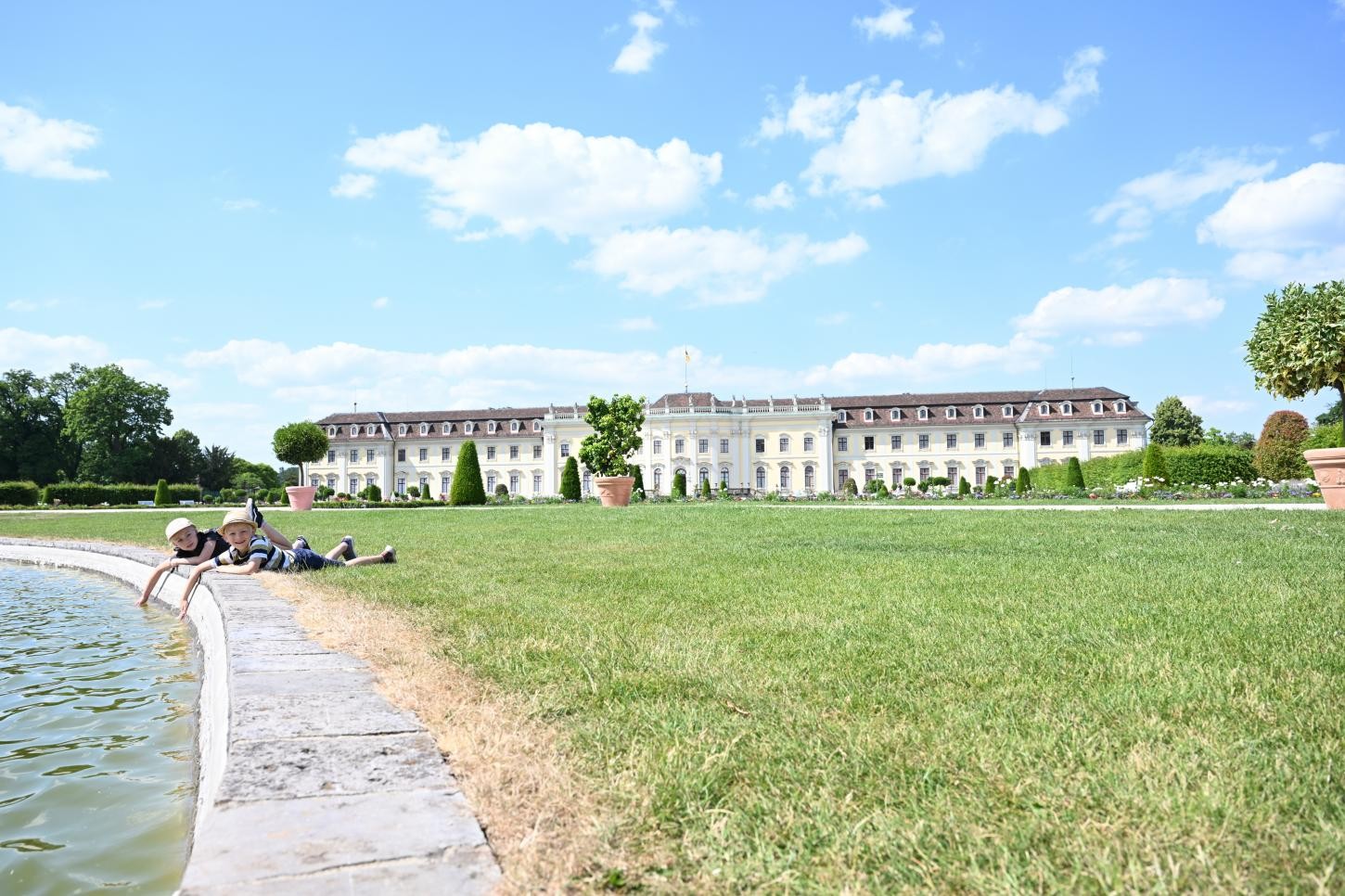 Straßenmusikfestival Musiker auf der Bühne vor Publikum