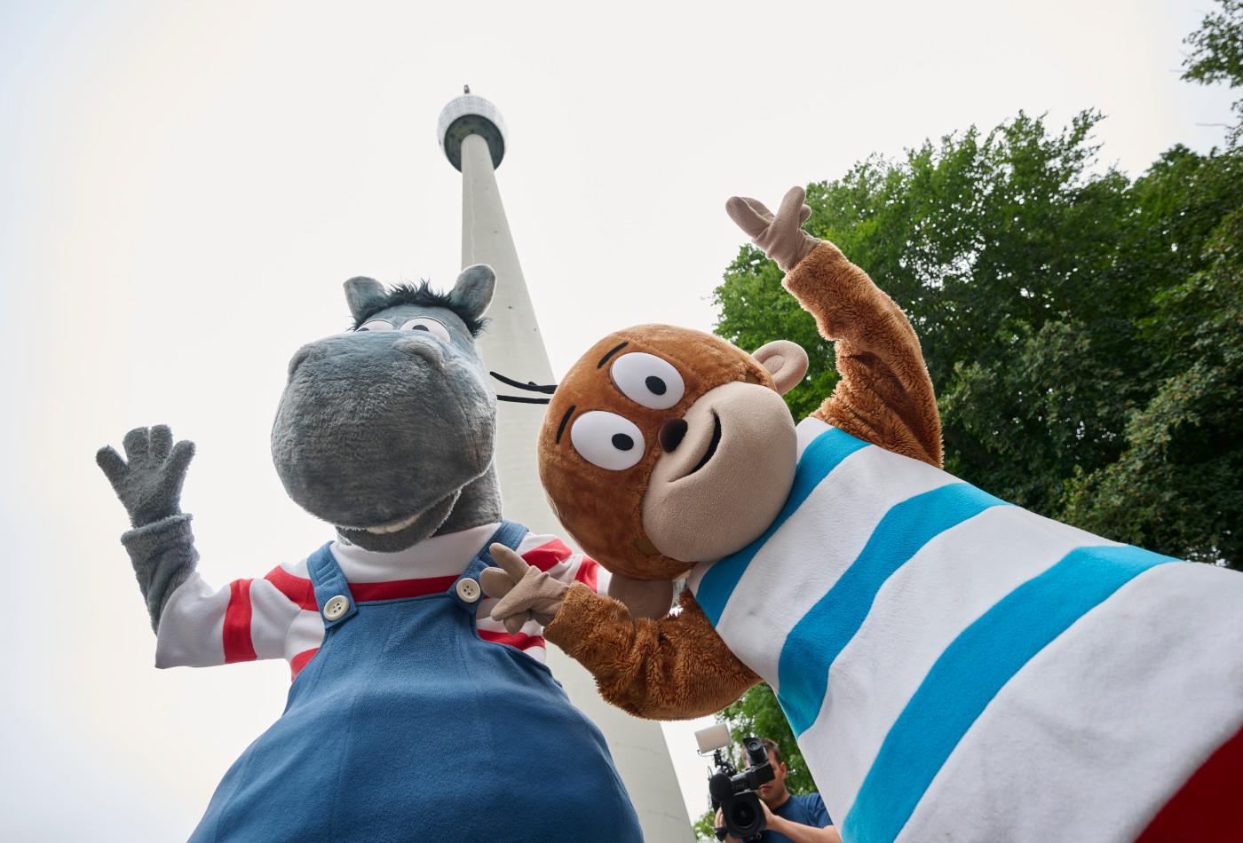 Äffle und Pferdle vor dem Fernsehturm Stuttgart