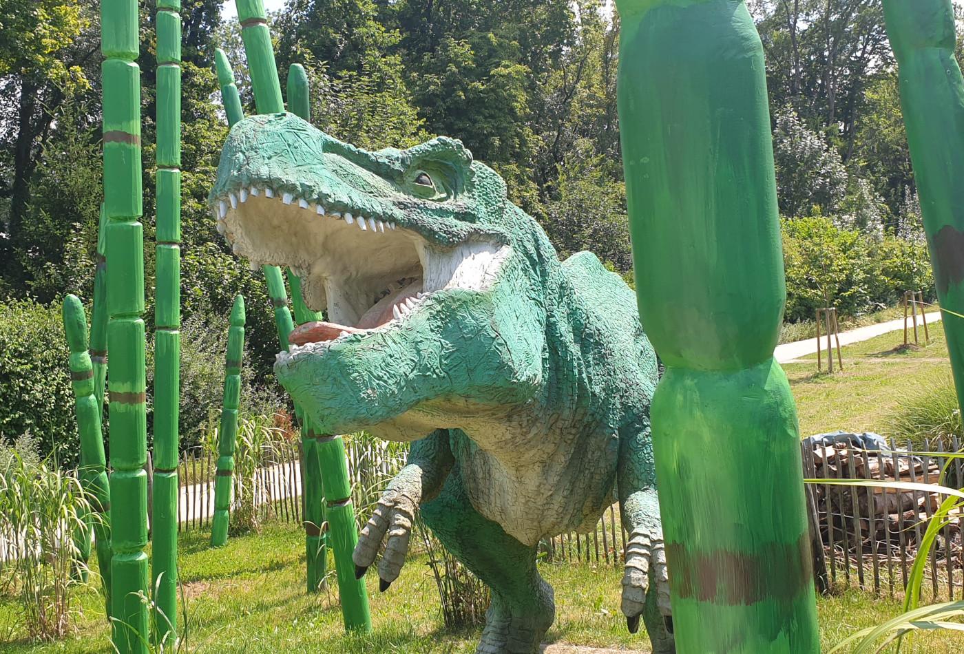 Dino im Dinogarten