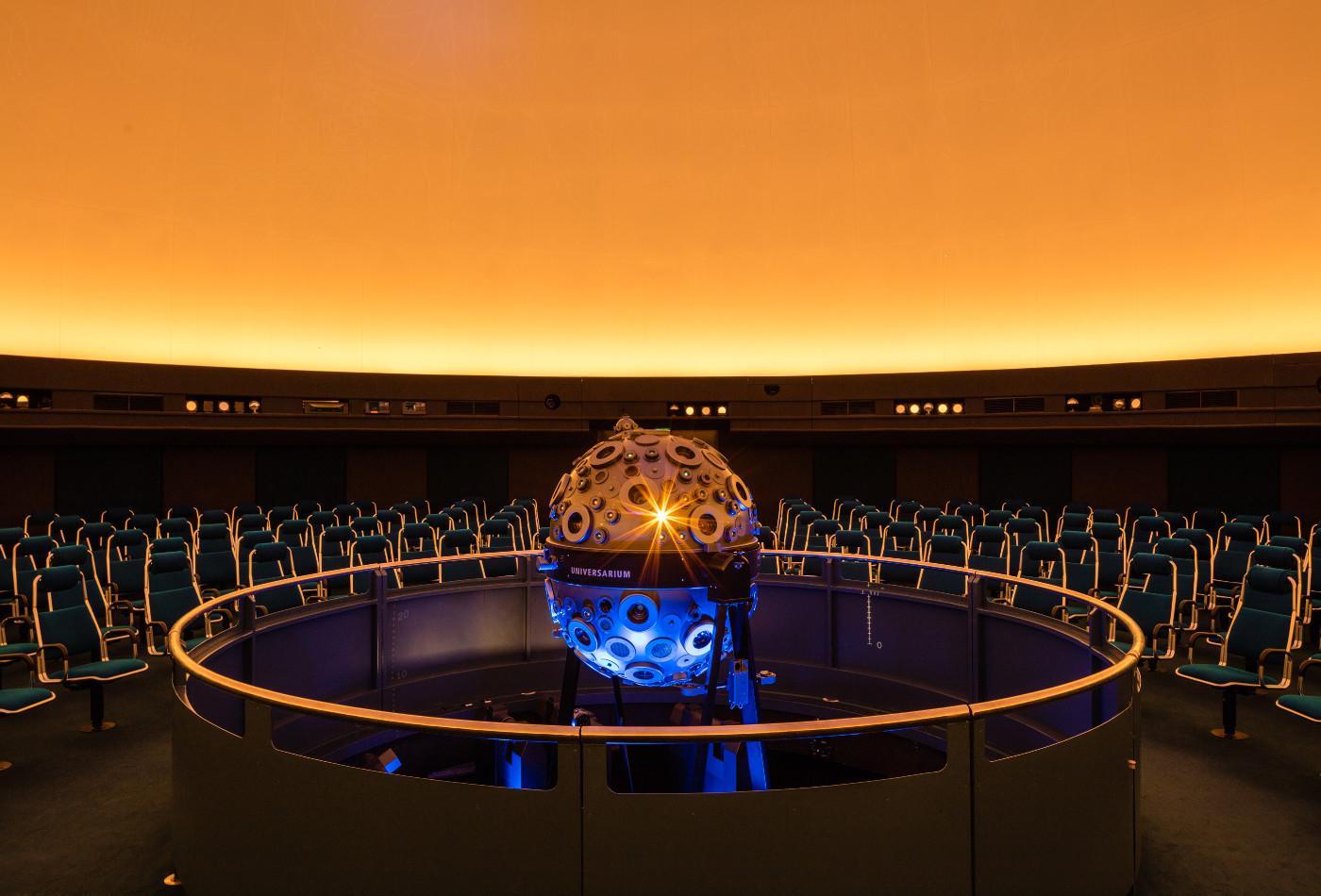 Planetarium Stuttgart Kuppelsaal mit Universum