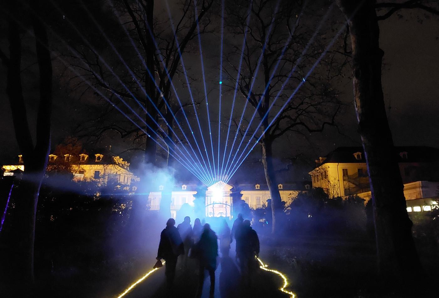 Lasertunnel während der Leuchtenden Traumpfade im Blühenden Barock