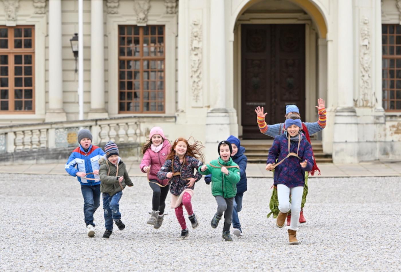 Zeitreise mit Kindermädchen Gina Zeitreise mit Kindermädchen Gina
