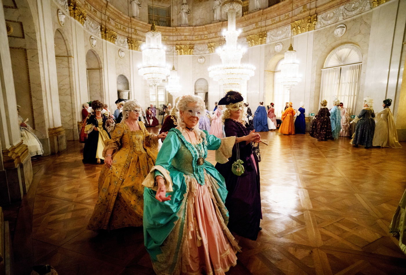 Historische Tänze beim Maskenball im Marmorsaal des Residenzschlosses