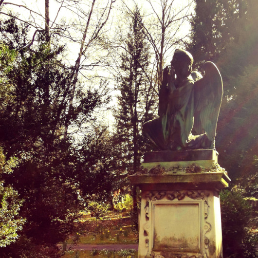 Blick auf eine Statue auf dem alten Friedhof Ludwigsburg.