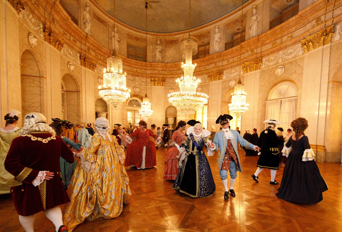 Historische Tänze beim Maskenball im Residenzschloss