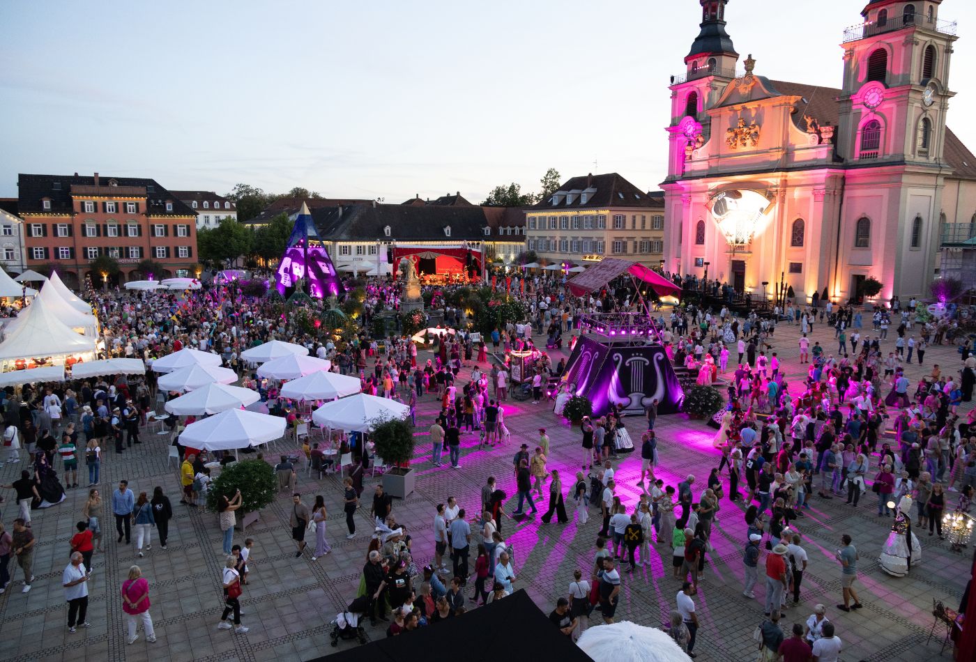 Blick auf Venezianische Messe auf dem Marktplatz