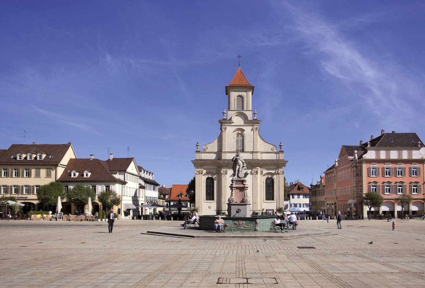 Blick von der Stadtkirche zur gegenüberliegenden Dreieinigkeitskriche