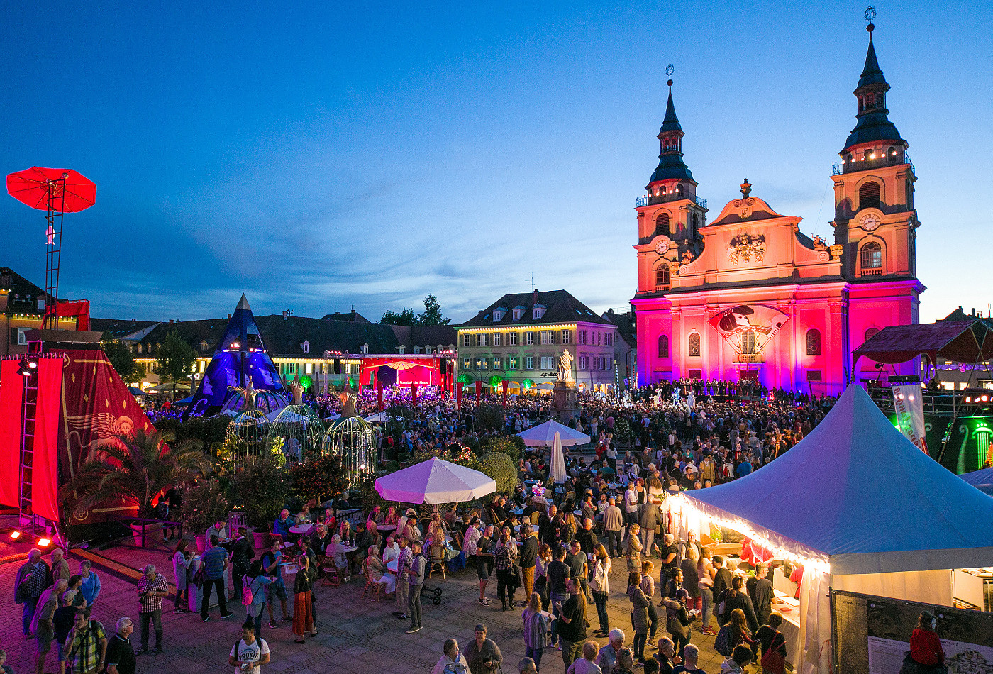 Blick auf die Stadtkirche während der Venezianischen Messe