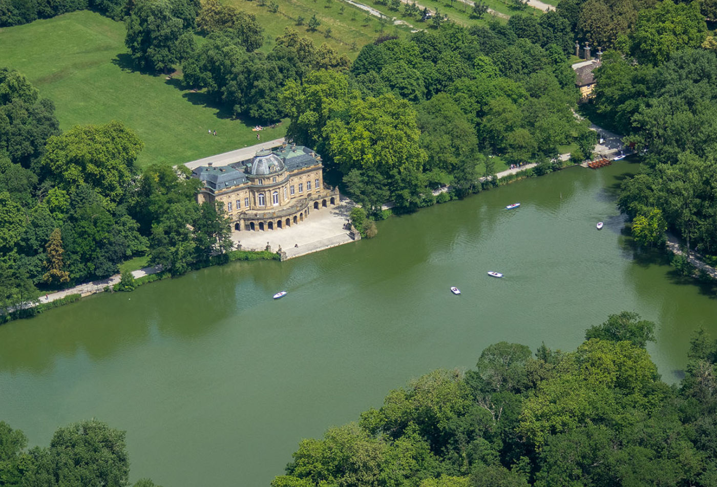 Schloss Monrepos und See aus der Vogelperspektive