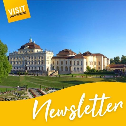 Ein Bild von einem Schloss und dem Schlossgarten im Sommer